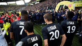 FOTO: Kuning Hijau Nantes Menjadi Hitam Demi Emiliiano Sala