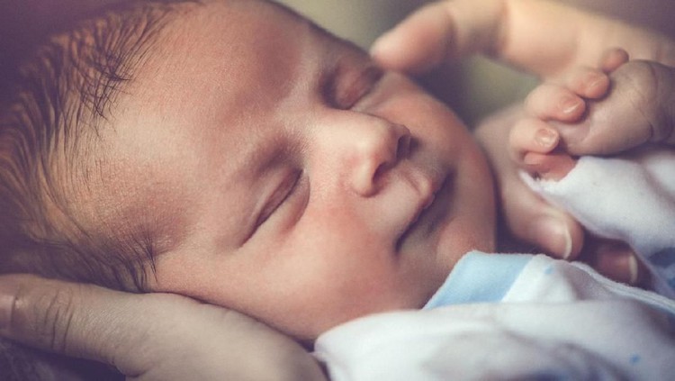 Sebagai bentuk rasa syukur pada Tuhan, gimana kalau salah satu nama bayi dengan makna hadiah dari Tuhan berikut jadi pilihan Bunda dan Ayah?
