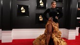 FOTO: Selebriti 'Berbulu' dan 'Mengembang' di Grammy Awards Selain penuh drama, Grammy Awards 2019 kali ini juga diramaikan dengan selebriti berbusana penuh bulu ataupun mengembang di beberapa bagiannya.