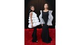 FOTO: Selebriti 'Berbulu' dan 'Mengembang' di Grammy Awards Selain penuh drama, Grammy Awards 2019 kali ini juga diramaikan dengan selebriti berbusana penuh bulu ataupun mengembang di beberapa bagiannya.