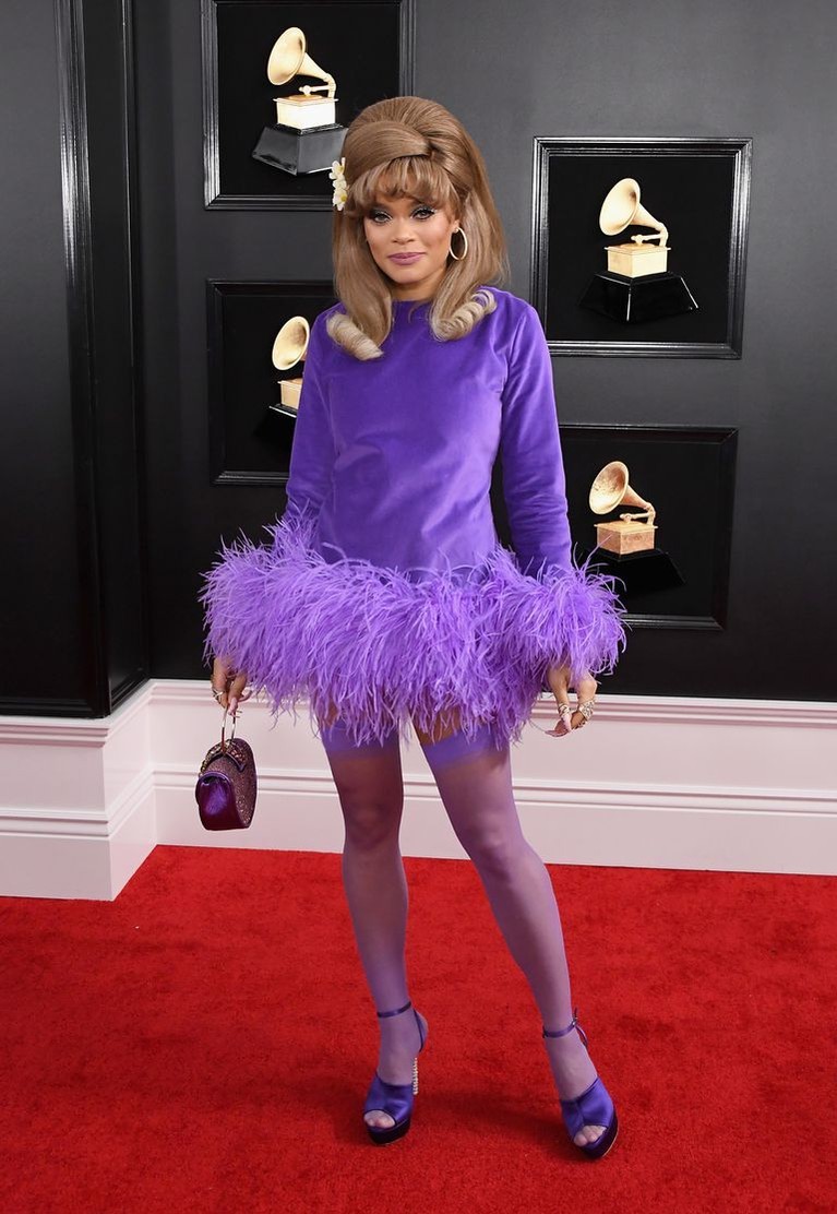 Jika ada seleb yang menggunakan guan terbaik, ada pula seleb dengan gaun terburuk. Inilah deretan gaun terburuk Grammy Awards 2019 dilansir dari Cosmopolitan.