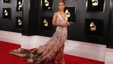 FOTO: Selebriti 'Berbulu' dan 'Mengembang' di Grammy Awards Selain penuh drama, Grammy Awards 2019 kali ini juga diramaikan dengan selebriti berbusana penuh bulu ataupun mengembang di beberapa bagiannya.