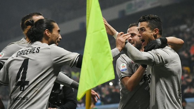 Juventus bangkit di kompetisi Serie A Liga Italia usai mengalahkan Sassuolo 3-0 di Stadion MAPEI, Minggu (10/2) waktu setempat.