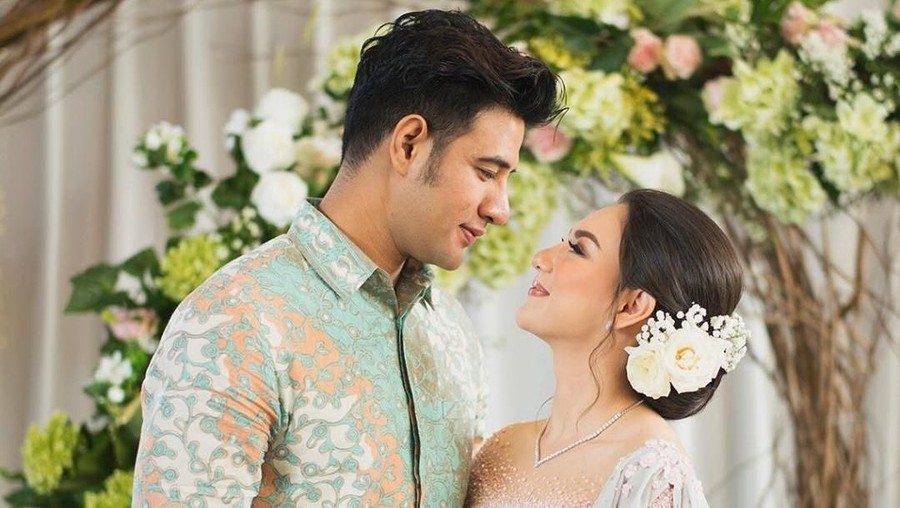 Kejutan Romantis Ammar Zoni untuk Irish Bella Ammar Zoni memberikan kejutan ulang tahun kepada Irish Bella jelang pernikahan keduanya akhir pekan ini.