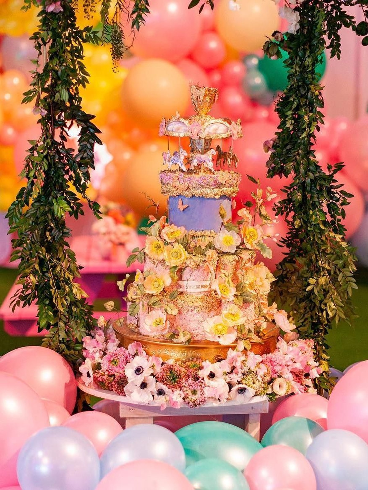 Kylie Jenner tampak memberikan suguhan terbaik di perayaan ulang tahun pertama Stormi Webster&period; Seperti apa warna-warni kemeriahan momen istimewa itu&quest;