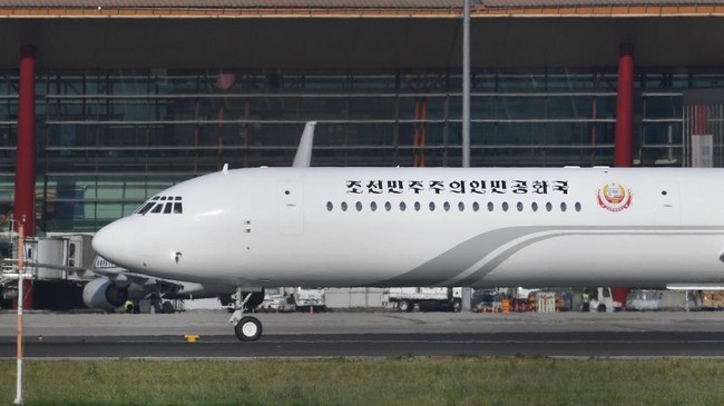 Kim Jong-un lebih pilih pesawat sewaan Air China ketimbang jet resminya saat bertemu Donald Trump di Singapura. Kini, pilihan transportasi Kim pun jadi sorotan.