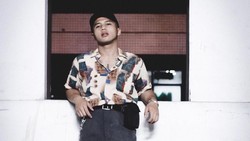 6 Pesona Yusuf Ubay, Vokalis Baru Nidji Pengganti Giring