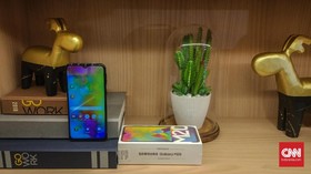 Samsung Boyong Ponsel 'Berponi' Murah Pesaing Xiaomi