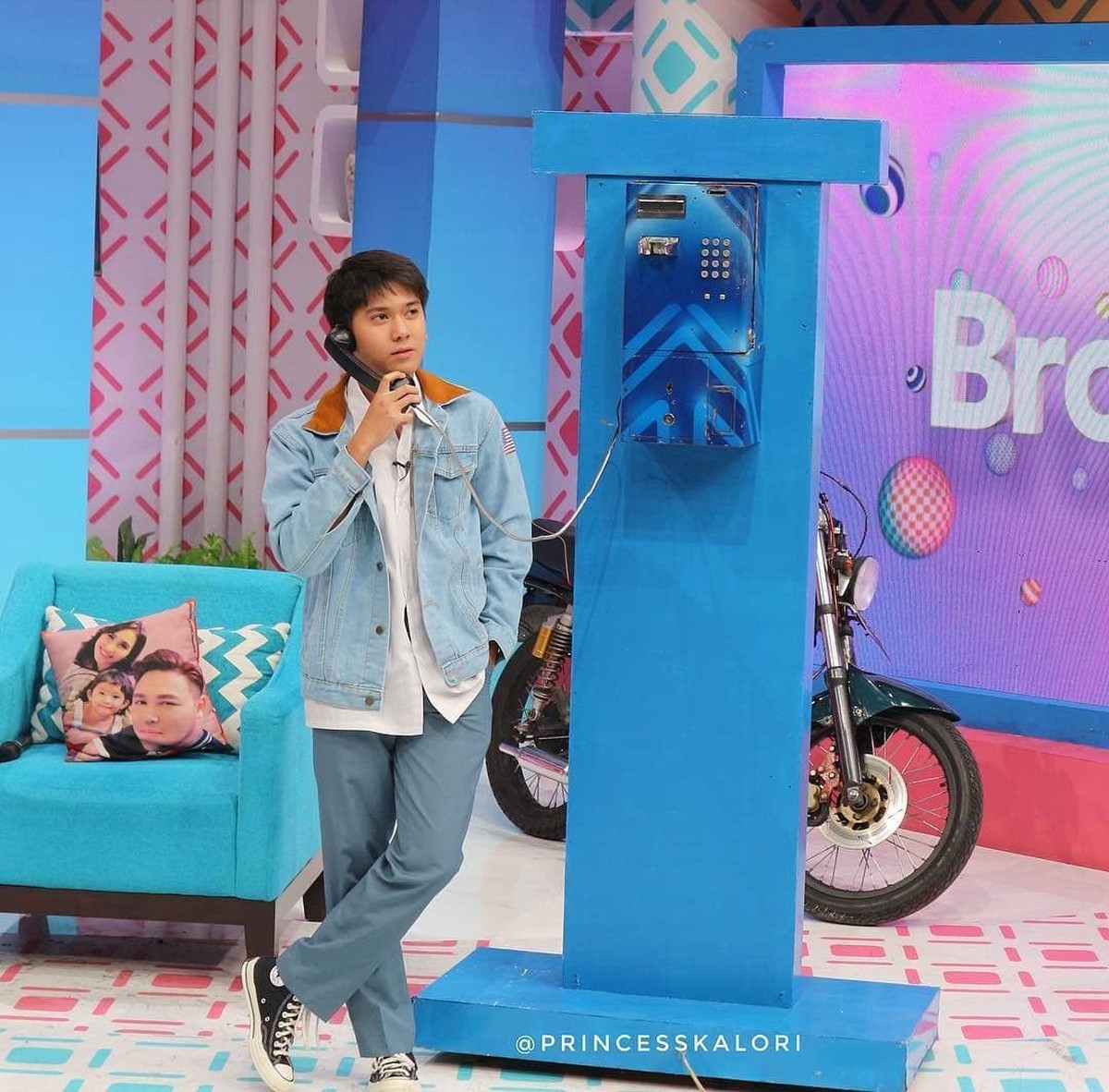 Pesona film Dilan 1990 memang memukau banyak orang&period; Hal-hal di dalam film itu pun menjadi populer sejak film ini tayang di layar lebar&period;