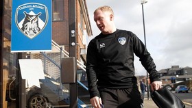 Oldham Kecewa Scholes <i>Resign</i> Lewat WhatsApp