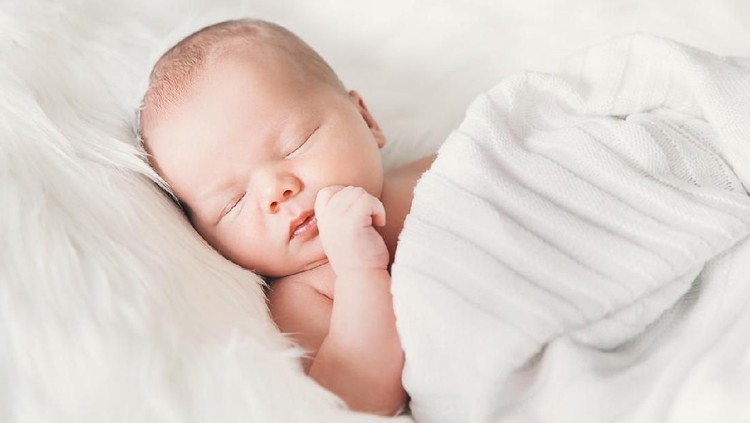 Ilustrasi bayi Sleeping newborn baby in a wrap on white blanket. Beautiful portrait of little child girl 7 days, one week old.