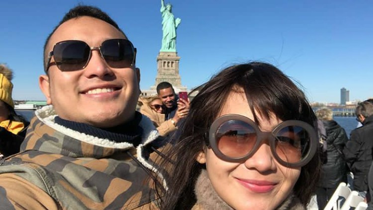 gilang dirga sama istri
