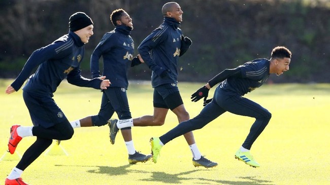 Manchester United akan menghadapi Paris Saint-Germain di Liga Champions. Berikut jadwal siaran langsung laga tersebut.