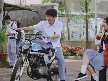 Heboh Video Syuting 'Dilan' di Medsos Tanpa Iqbaal & Vanesha