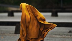 Viral 3 Aktris Iran Ditangkap Polisi Usai Lepas Jilbab di Depan Umum