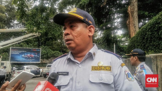 Selain untuk mengurangi kemacetan saat jam sibuk, sistem satu arah di kawasan Dukuh Bawah untuk antisipasi operasi MRT dan meningkatnya pengguna ojek online.
