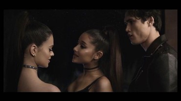 Lirik Break Up With Your Girlfriend, I'm Bored-Ariana Grande