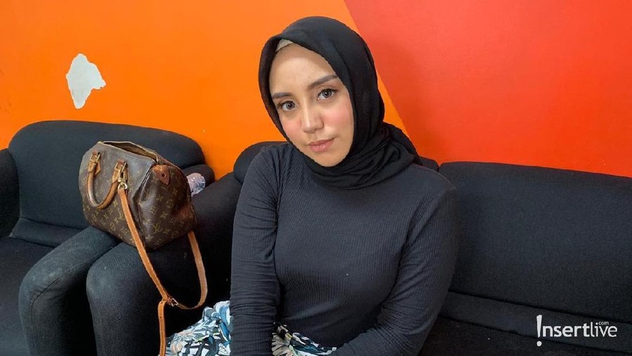 Anak perempuan Sunan Kalijaga, Salmafina Sunan, adalah seorang selebgram, ia dikabarkan melepas hijabnya.