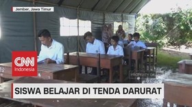 Siswa Belajar di Tenda Darurat