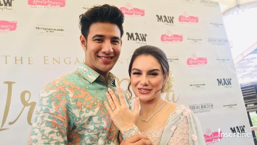 Selamat, Irish Bella Resmi Dilamar Ammar Zoni Irish Bella dan Ammar Zoni selesai menggelar acara lamaran pada hari ini, Selasa (12/2).