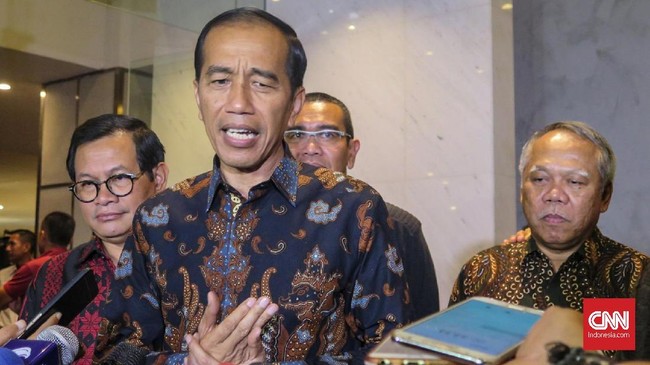 Jokowi menjelaskan maksud pernyataannya saat debat bukan tidak ada kebakaran hutan selama tiga tahun terakhir, melainkan turun drastis sejak 2015 sampai 2018.
