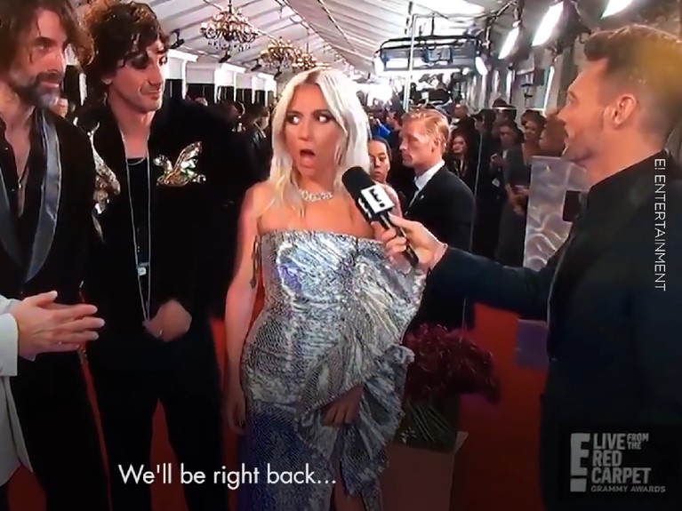 7 Momen Paling Awkward di Grammy Awards 2019 Dilansir dari Cosmopolitan UK, berikut beberapa momen awkward para musisi Hollywood, saat Grammy Awards 2019 berlangsung.