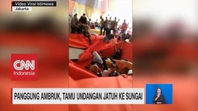 Viral! Panggung Ambruk, Tamu Undangan Jatuh ke Sungai