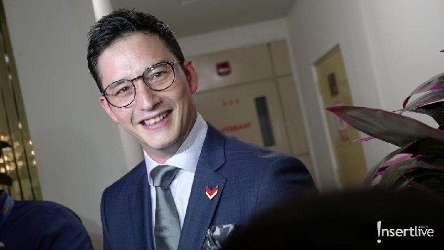 Mike Lewis baru saja membintangi sebuah film baru bergenre action, Foxtrot Six, yang didedikasikannya untuk sang kekasih.