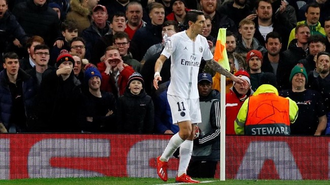 Winger Paris Saint-Germain Angel Di Maria mengeluarkan kata-kata kotor ke arah suporter Manchester United setelah timnya mencetak gol pertama di Old Trafford.