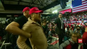 VIDEO: Wartawan BBC Diserang Saat Liput Pidato Trump