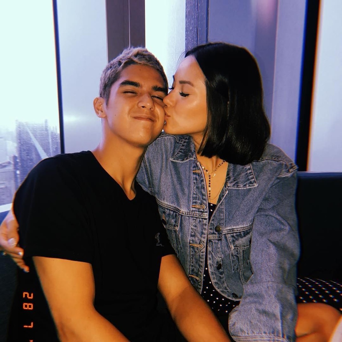 Meski tengah diterpa isu bertengkar&comma; Al Ghazali kerap kali berfoto mesra dengan sang kekasih&comma; Alyssa Daguise&period; Berikut beberapa potret kemesraan mereka&period;