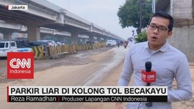 Parkir Liar di Kolong Tol Becakayu