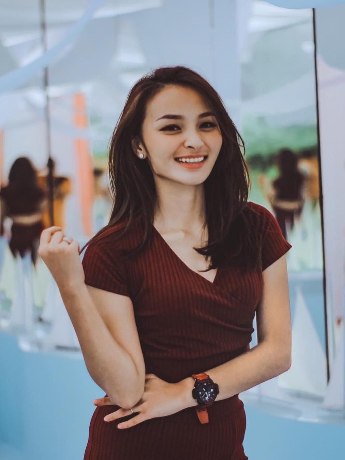 Revina VT baru saja menyandang status jomblo setelah putus dari Young Lex&period; Simak tujuh pesona Revina yang pastinya bikin mantan nyesel&excl;