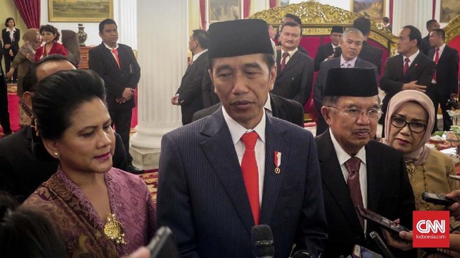 Presiden RI Joko Widodo menceritakan soal perjuangan pembangunan infrastruktur jalan tol di Indonesia sejak yang pertama, Tol Jagorawi, pada era Orde Baru.