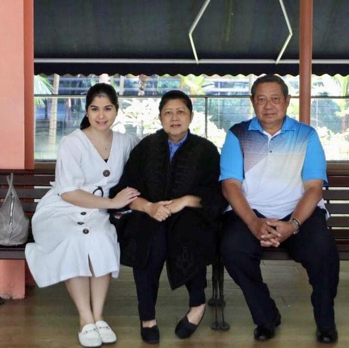 <p>Bersama Annisa Yudhoyono, menantu pertama. Lewat akun media sosial, Annisa juga membagikan penggalan doa untuk mertuanya. (Foto: Facebook/ AniYudhoyono.official)</p>