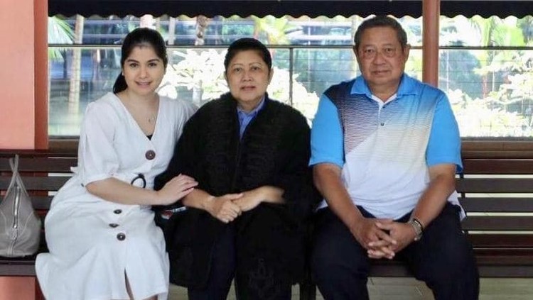 Sebagai bentuk rasa sayang, Annisa Pohan memanjatkan doa terbaik untuk kesembuhan ibu mertuanya, Ani Yudhoyono.
