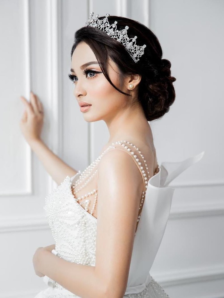 Revina VT baru saja menyandang status jomblo setelah putus dari Young Lex. Simak tujuh pesona Revina yang pastinya bikin mantan nyesel!