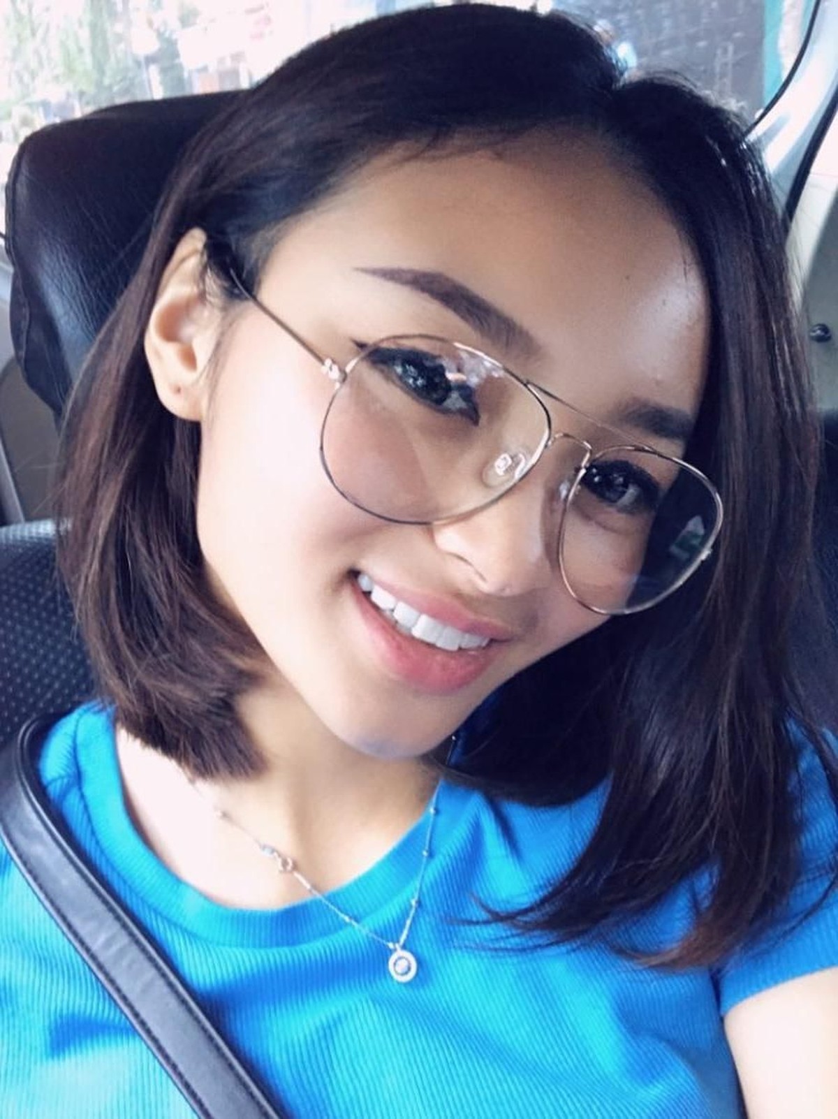 Revina VT baru saja menyandang status jomblo setelah putus dari Young Lex&period; Simak tujuh pesona Revina yang pastinya bikin mantan nyesel&excl;