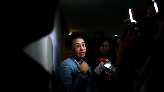 Bos Media Pengkritik Duterte Dibebaskan dengan Jaminan Maria Ressa, pemimpin media yang lantang menyuarakan kritik terhadap pemerintahan Filipina, Rappler, dibebaskan dengan jaminan pada Kamis (14/2).
