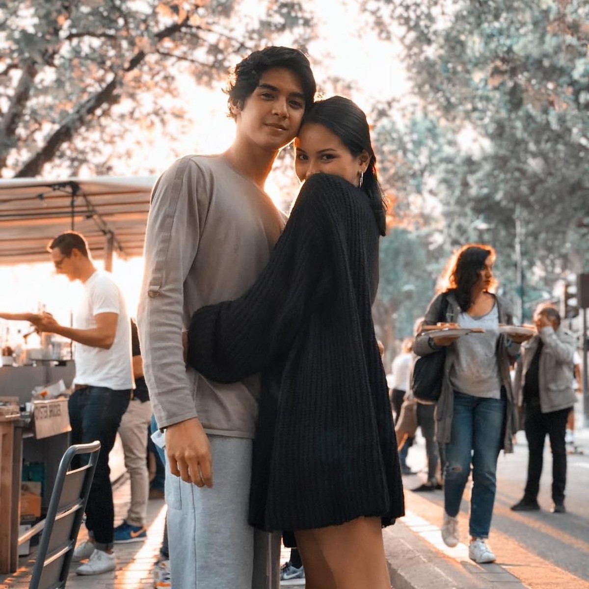 Meski tengah diterpa isu bertengkar&comma; Al Ghazali kerap kali berfoto mesra dengan sang kekasih&comma; Alyssa Daguise&period; Berikut beberapa potret kemesraan mereka&period;