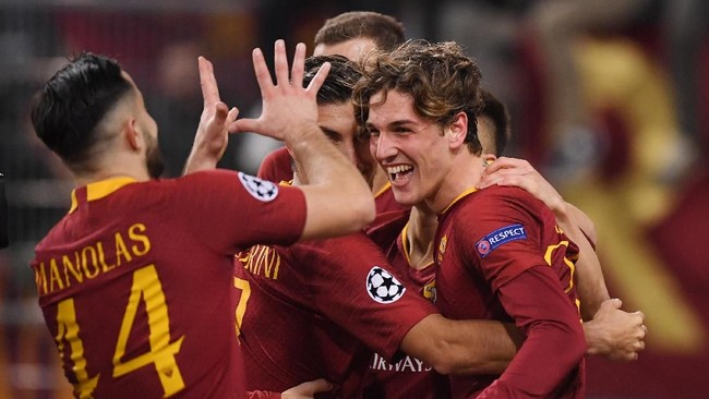 AS Roma berhasil mengalahkan FC Porto 2-1 di leg pertama babak 16 besar Liga Champions di Stadion Olimpico, Selasa (12/2) waktu setempat.