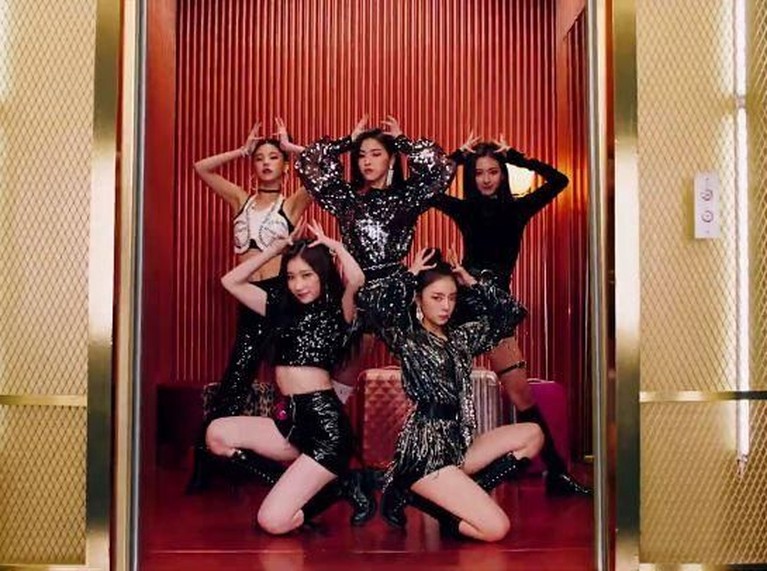 Baru Debut, Apa Saja Sih Fakta Unik dari ITZY? ITZY mulai debut pada Senin (11/2) saat merilis lagu Dalla Dalla. Tapi Insertizen tahu nggak, apa saja fakta unik dari ITZY? Yang mau tahu disimak yuk!