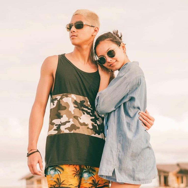 Meski tengah diterpa isu bertengkar, Al Ghazali kerap kali berfoto mesra dengan sang kekasih, Alyssa Daguise. Berikut beberapa potret kemesraan mereka.