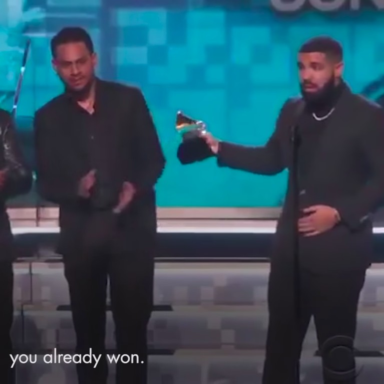 Dilansir dari Cosmopolitan UK, berikut beberapa momen awkward para musisi Hollywood, saat Grammy Awards 2019 berlangsung. 