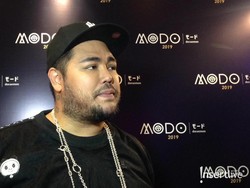 Bersama Doraemon, Ivan Gunawan Gelar Modo Fashion Show