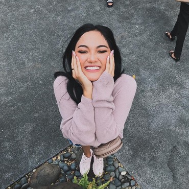 Tak Melulu Seksi, Marion Jola Juga Bisa Tampil Cute Lho