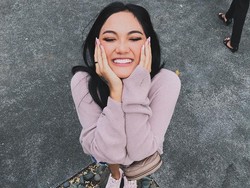 Tak Melulu Seksi, Marion Jola Juga Bisa Tampil Cute Lho