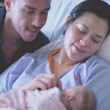 Lihat Lebih Dekat, Inikah Wajah dan Nama Anak Raisa?