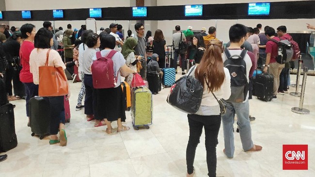 Harga tiket pesawat pada sejumlah rute domestik kian mahal pada Juli 2022, saat musim libur sekolah.