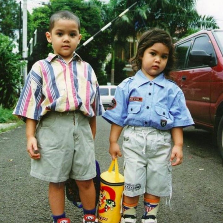 <p>Al dan sang adik, El. Meski sering berantem dari kecil, tapi mereka sekarang kompak deh, Bun. (Foto: Instagram/alghazali7)</p>